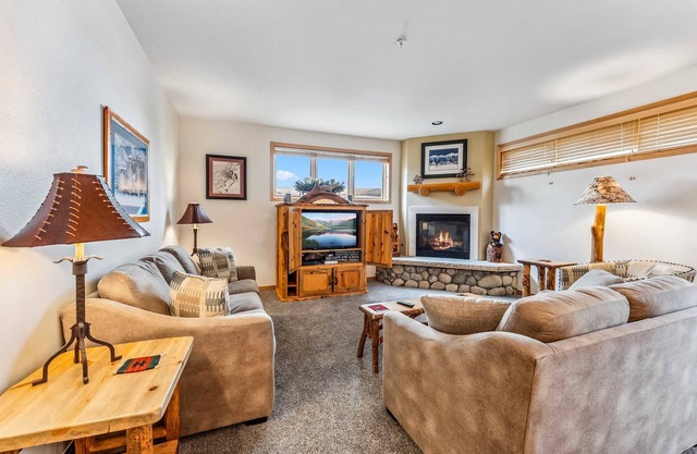 Breckenridge Condo with Hot Tub Access