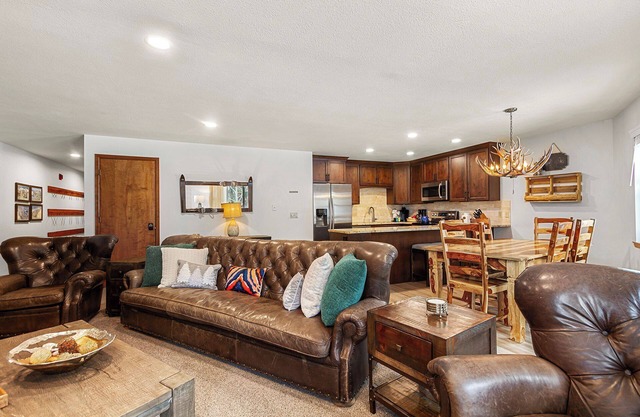 Breckenridge Ski In Condo, Pool & Hot Tubs & Free Parking