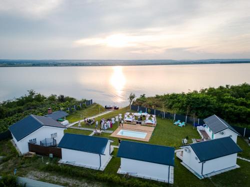 Breeze By The Lake - Cazare cu jacuzzi pe malul lacului
