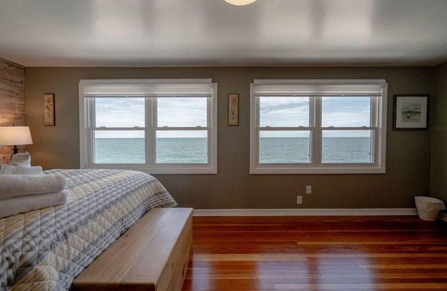 Breezeway Lakehouse · Near Point Pelee!