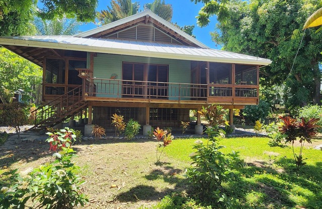 Breezy Beach Bungalow, Pool, Bar & Grill, Private Resort