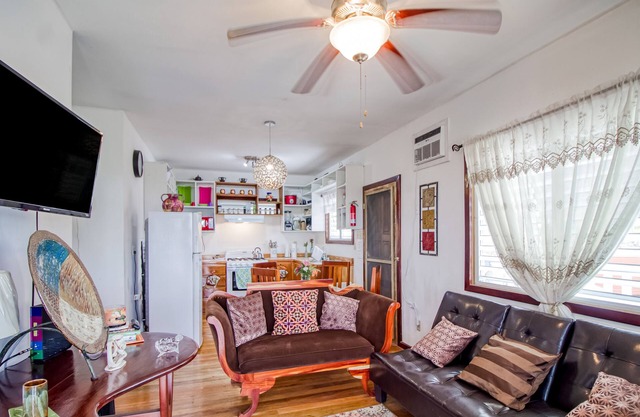 Breezy hilltop estate with plunge pool, picnic areas, private deck, AC, & WiFi