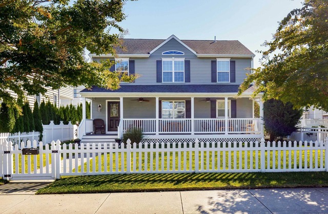 Breezy Ocean City Home: Walk to Beach + Boardwalk!