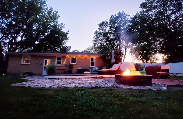 Breezy Pad, Close to the Lake, with Hot Tub