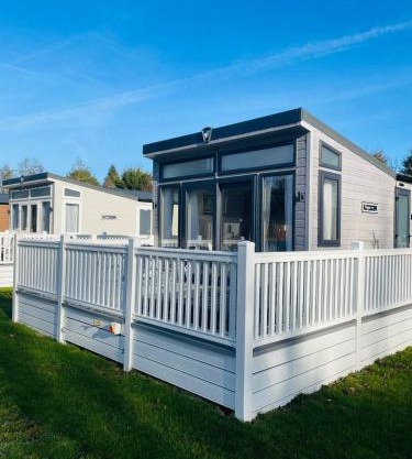 Brians Lodge with Hot Tub