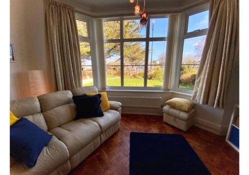 Briarfield - Adorable 1 bedroom seaside apartment, on-site parking