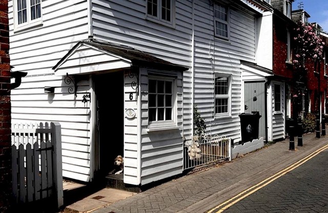Bridewell Cottage in the heart of Tenterden - Pass The Keys