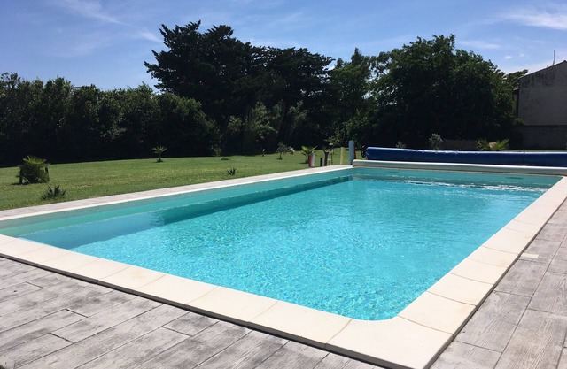 BRIDGE OF THE GARD RENTED T2 IN VILLA WITH SWIMMING POOL