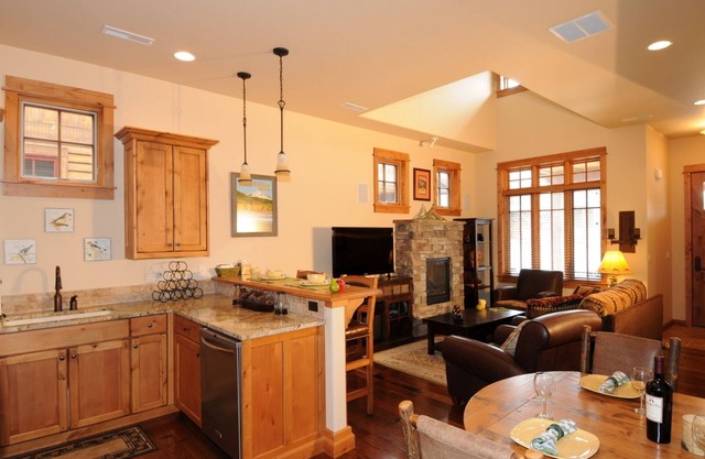 Bridger Bungalow - An elegant townhome close to Bozeman and golf course!