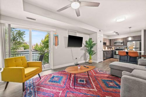 Bright 2BR SLC Apt Hot Tub Parking