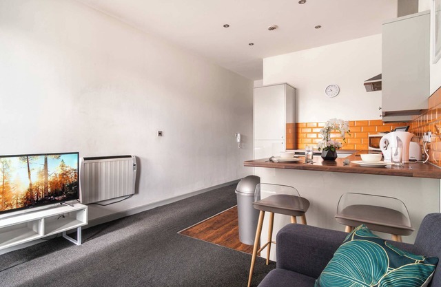 Bright 1 Bed Apartment in Central Blackburn