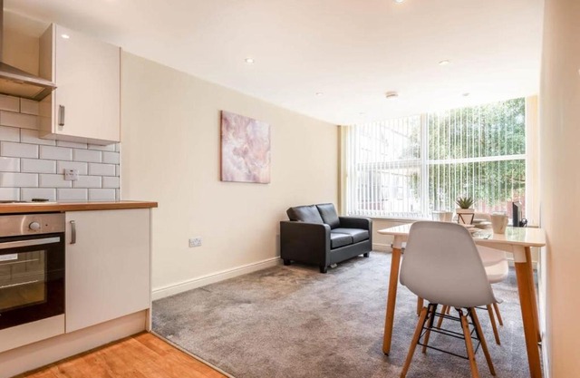 Bright 1 Bedroom Budget Flat in Central Pontefract