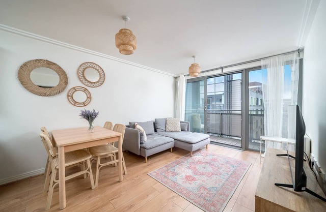 Bright 2-Bed Apartment in North Acton
