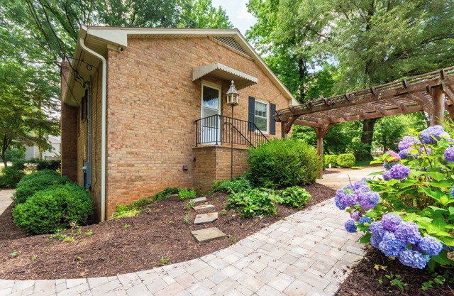 ‼️Bright 2BR Suite w/Parking & Backyard