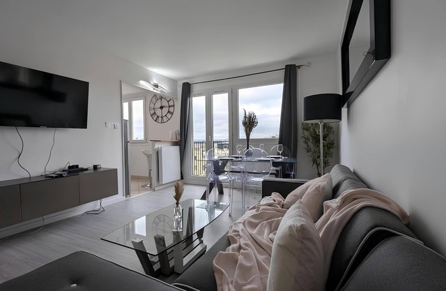 Bright 3-room apartment, balcony & parking - Paris 20 min