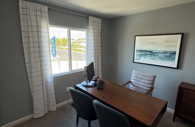 Bright 4-bedroom house with AC in Lathrop