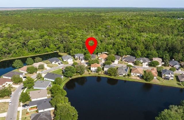 Bright 4BR Home & Community Pool, Near JAX Airport