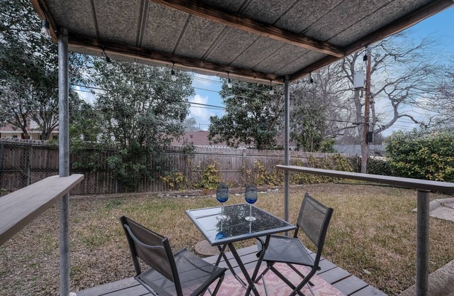 Bright & airy 3 bedroom home centrally located in zip 78209!