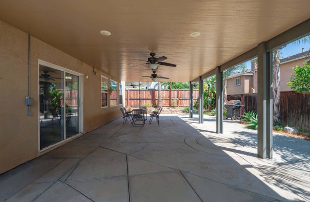 Bright & Airy 5B Home Workspace & Outdoor Lounge