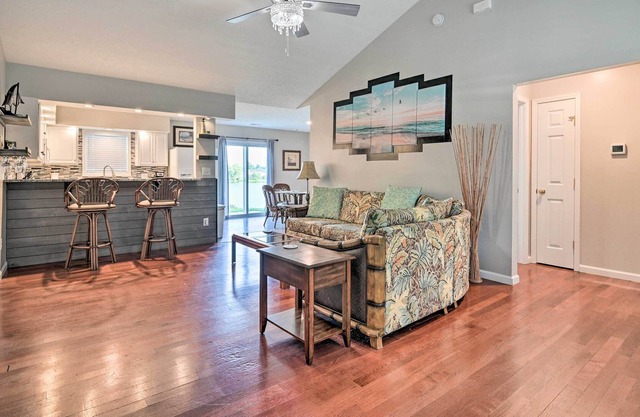 Bright & Airy Myrtle Beach Home Near Shopping