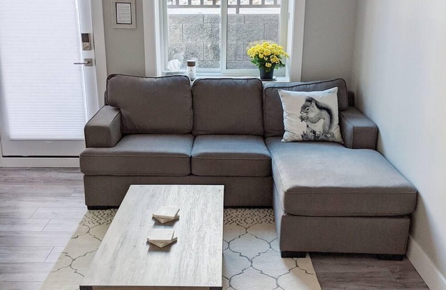 Bright and Airy 1 Bedroom Suite