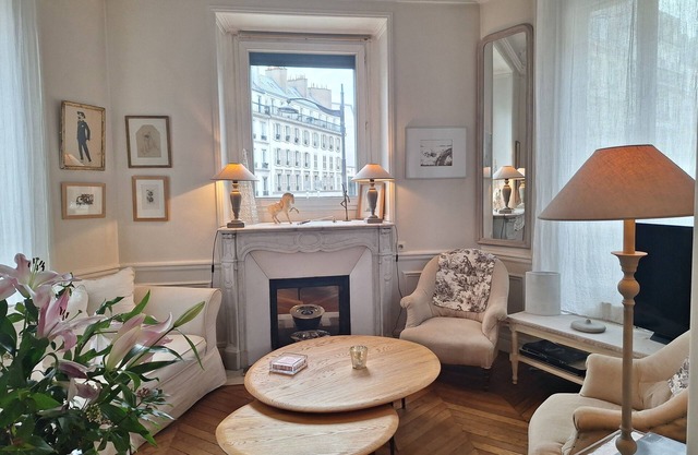Bright and charming Parisian apartment in the center of town