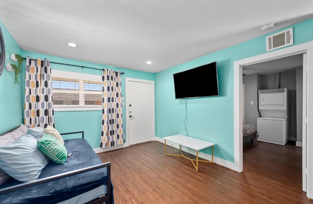 Bright and Cozy Med Center Apartment