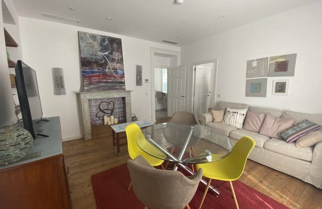 Bright and Lovely 1BR Apartment in Prime King Stre