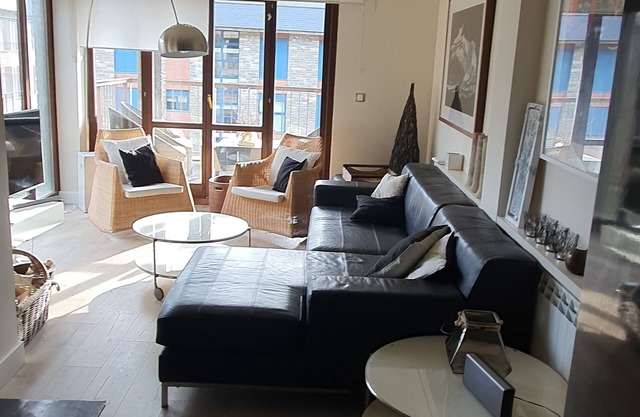 Bright and modern, 3 bed 2 bath, pool, terraces and great views. WIFI