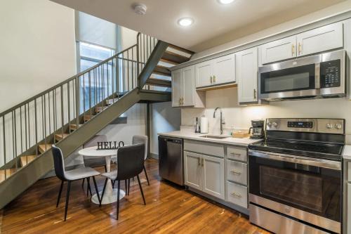Bright and Modern Loft in Louisville # 203