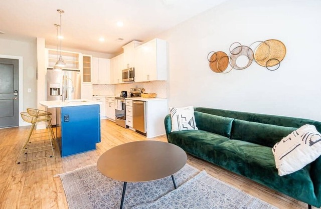 Bright and Pretty 1BR with Pool & Gym