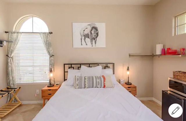 Bright and Serene Casita w/Private Entrance