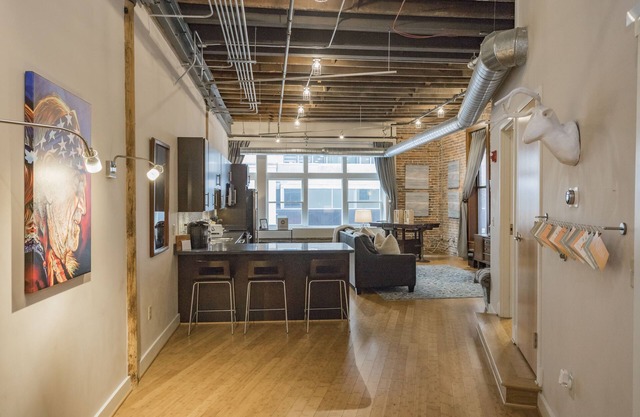 Bright and Spacious Condo Only Steps to Broadway + FREE Parking