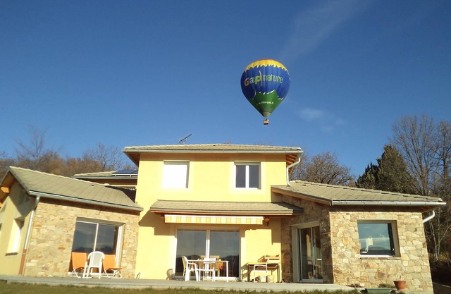 Bright and spacious villa. Swimming pool and play area. Unobstructed view of Gap