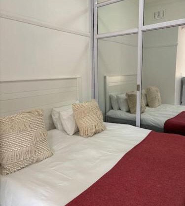 Bright and Sunny Studio Cottage