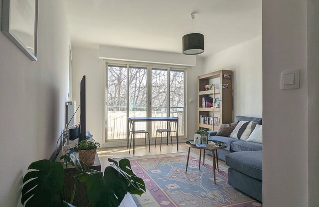 Bright apartment close to town center and public transport