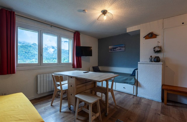 Bright apartment for 4 ppl