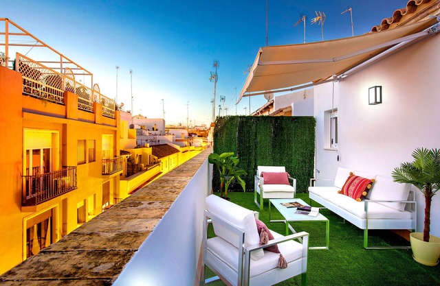 Bright apartment next to Cathedral. Galera II