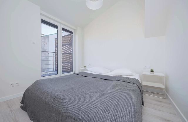 Bright Apartments with Air Conditioning Near the Copernicus Science Center in Wa