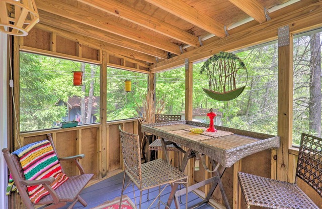 Bright Banner Elk Home w/ Fireplace Near Sugar Mtn