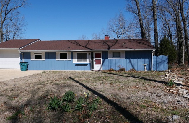 Bright blue house on the lake Pets welcome 5 minutes to the lake or white river