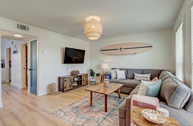 Bright & Breezy Beach Cottage – Walk to Sand, Pets Welcome!