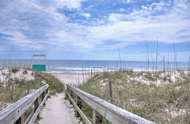 Bright Carolina Beach Condo - Walk to the Beach!