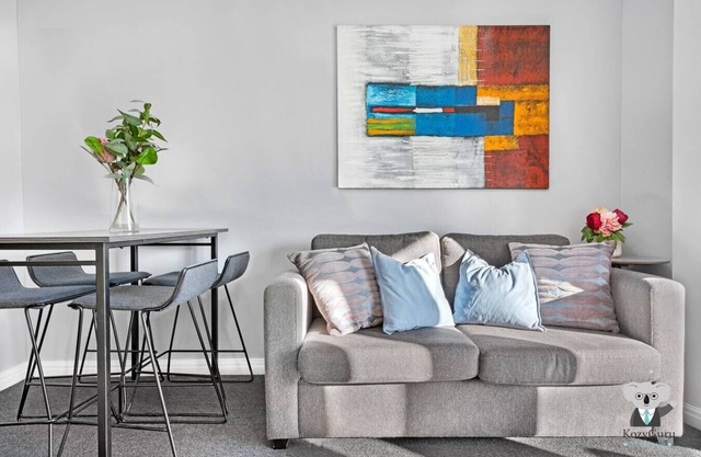 Bright Central 2-Bedroom Apartment with City Views