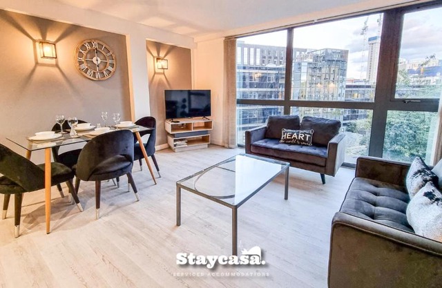 Bright Central Apt With Balcony & Secure Parking