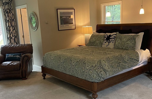 Bright Clean Comfortable Apartment/Studio Sleeps 4