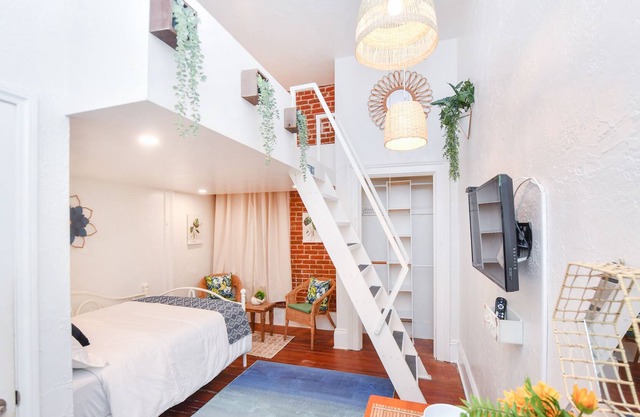 Bright, Clean Loft in Downtown San Diego!