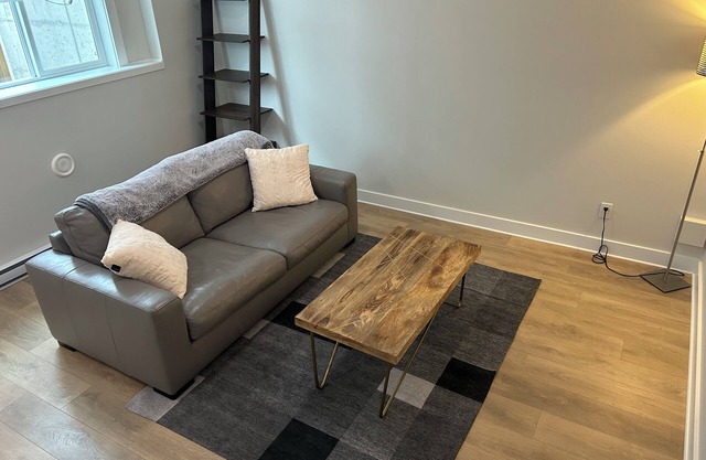 Bright clean one bedroom apartment Victoria bc