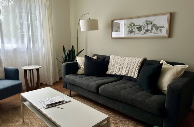 Bright, Clean, Welcoming Flat