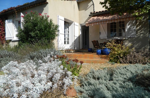 Bright comfortable Limoux Villa. Private Garden, Modern kitchen, Strong Wifi